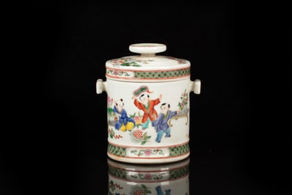 A FAMILLE ROSE JAR WITH COVER