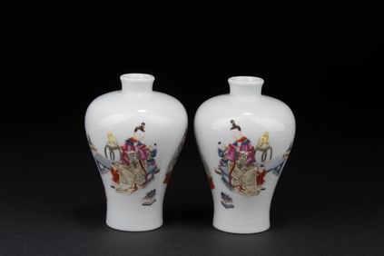 PAIR OF FAMILLE ROSE VASES
