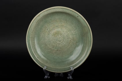 LONGQUAN WARE IMPRESSED 'FLOWER' CHARGER