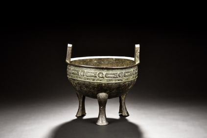 BRONZE TRIPOD RITUAL FOOD VESSEL, DING