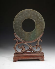 AN ARCHAIC STYLE JADE DISC
