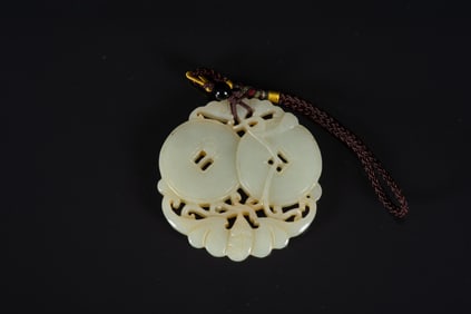 JADE OPENWORK CARVED 'BAT AND COIN' PENDANT