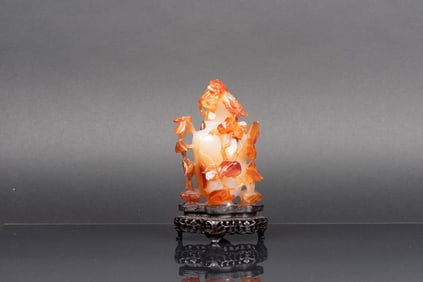 SMALL CARVED TWO-TONE AGATE VASE WITH LID