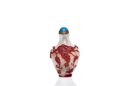 RED OVERLAY GLASS 'FLOWERS AND BIRDS' SNUFF BOTTLE