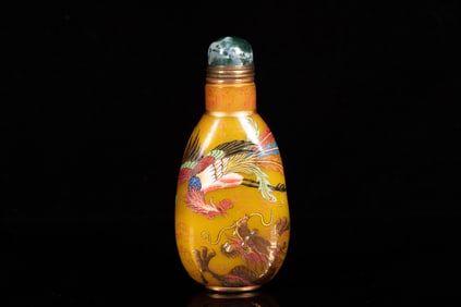 A 'DRAGON AND PHOENIX' SNUFF BOTTLE