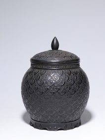 Small-leaf sandalwood tea canister carved with auspicious cloud patterns
