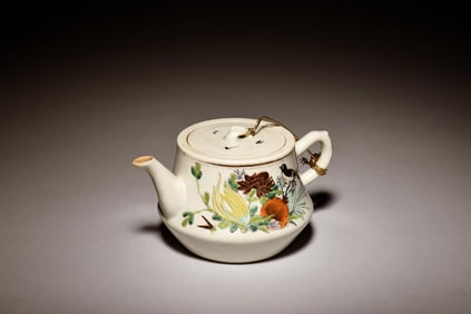FAMILLE ROSE TEAPOT