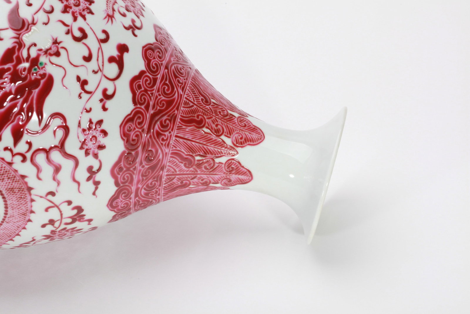 A RUBY-RED ENAMELLED DRAGON VASE - 14