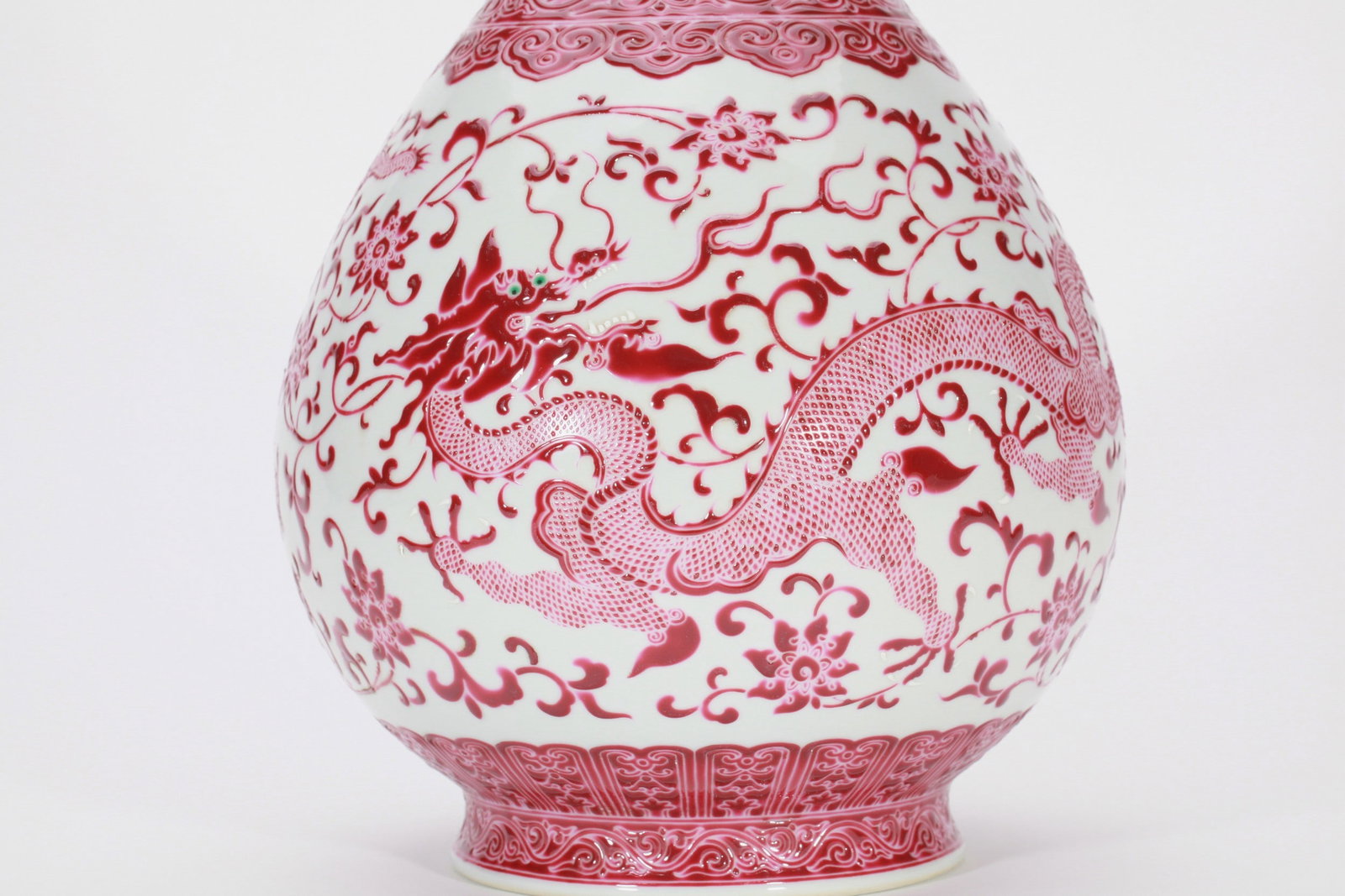 A RUBY-RED ENAMELLED DRAGON VASE - 4