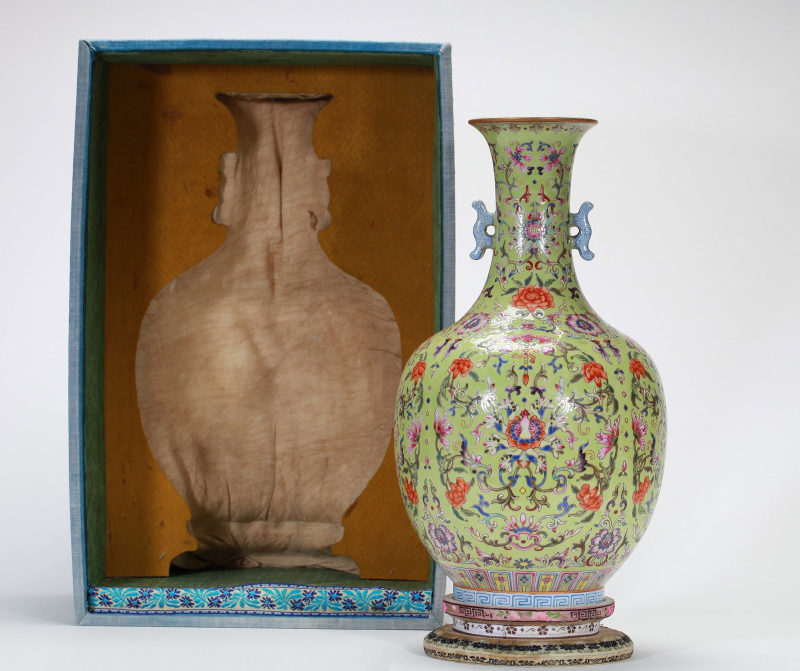 A GREEN-GROUND FAMILLE-ROSE FLORAL VASE: 清嘉庆 绿地粉彩缠枝花卉纹双耳瓶 A green-ground famille-rose floral vase H31cm