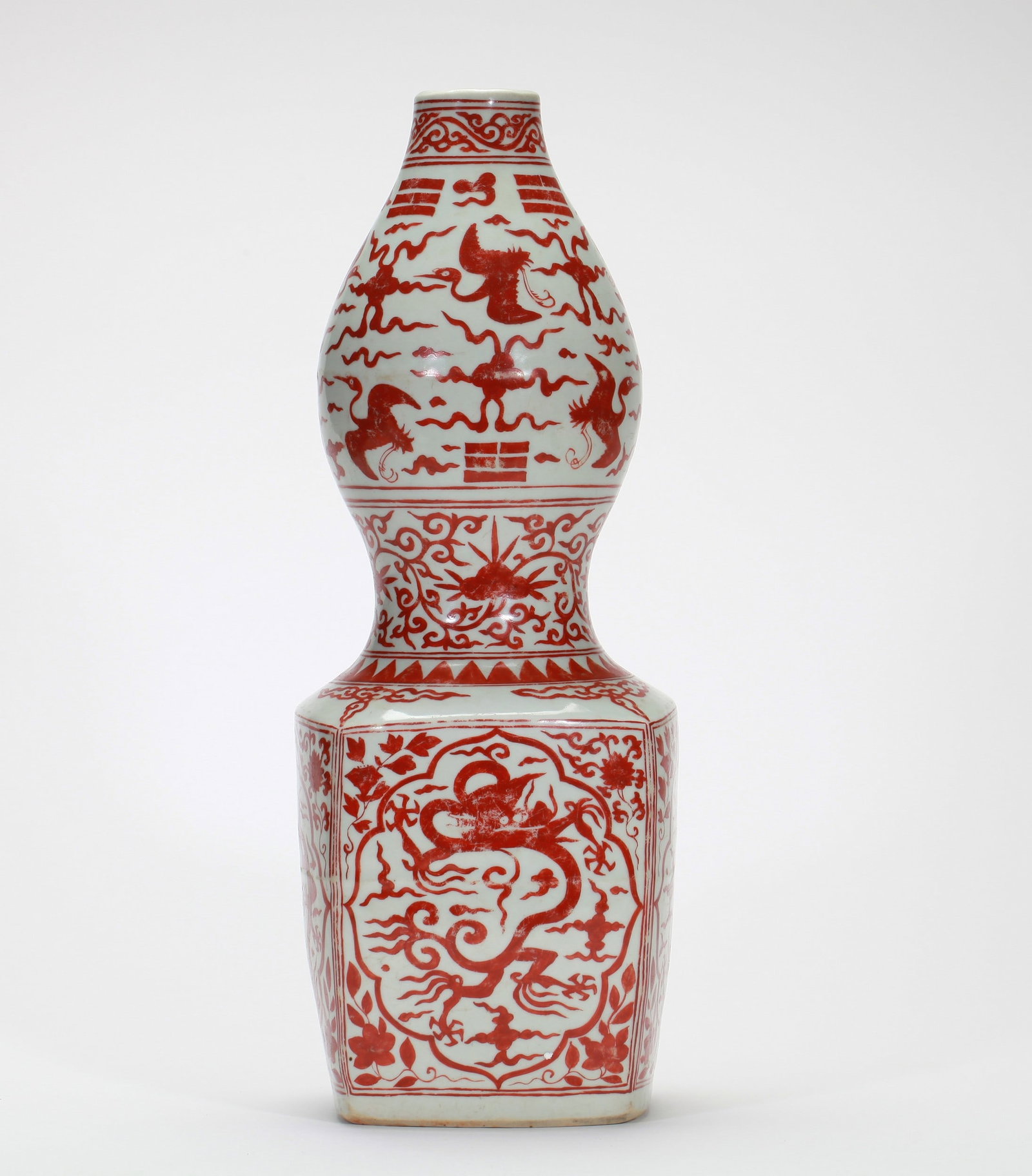 AN IRON-RED DRAGON DOUBLE-GOURD VASE: 明万历 矾红天圆地方龙纹葫芦瓶 An iron-red dragon double-gourd vase H35cm