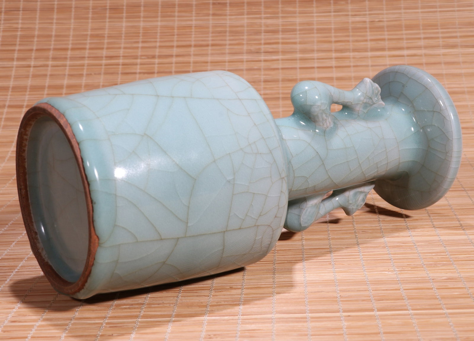 A LONGQUAN VASE - 10