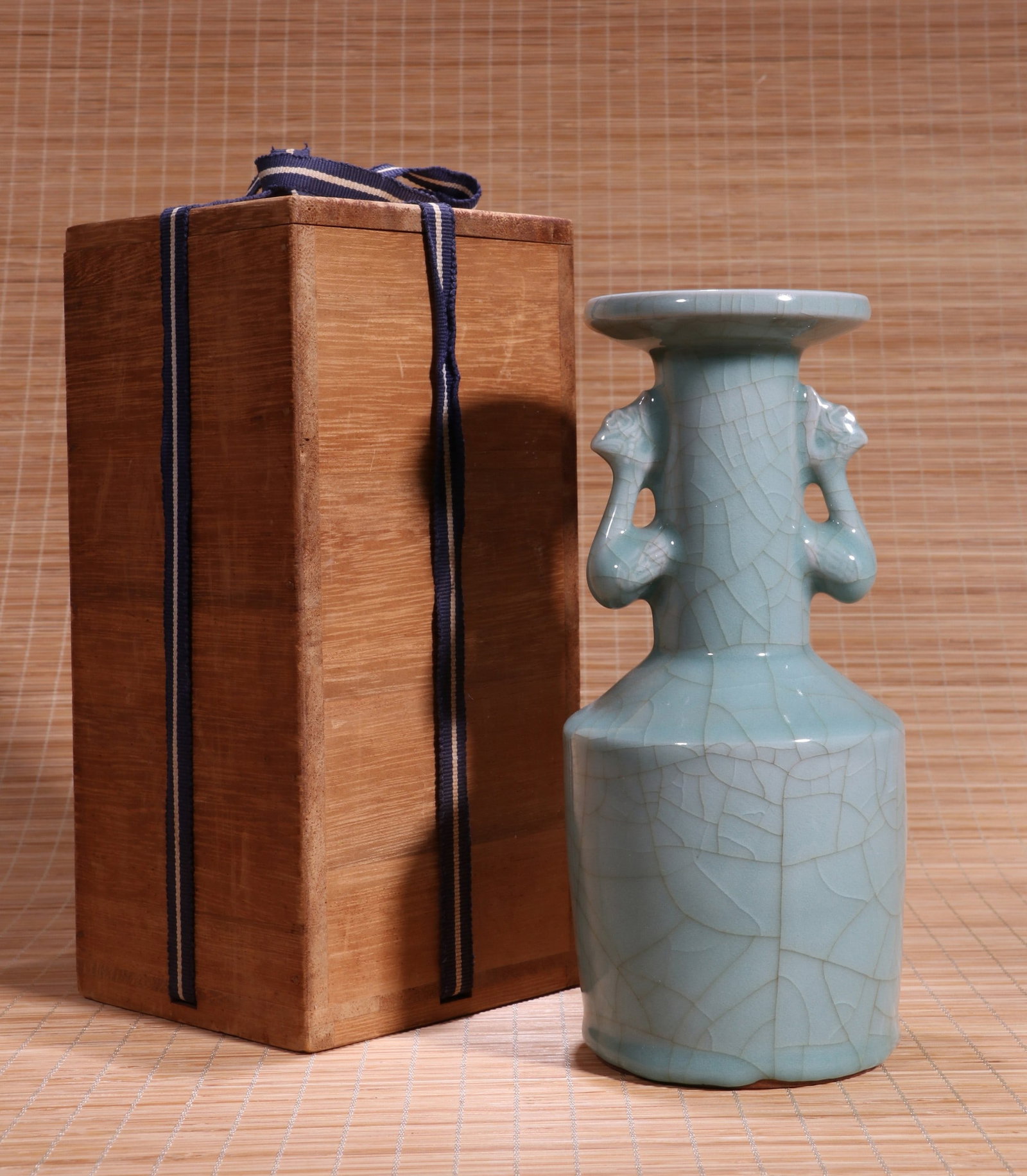 A LONGQUAN VASE - 2