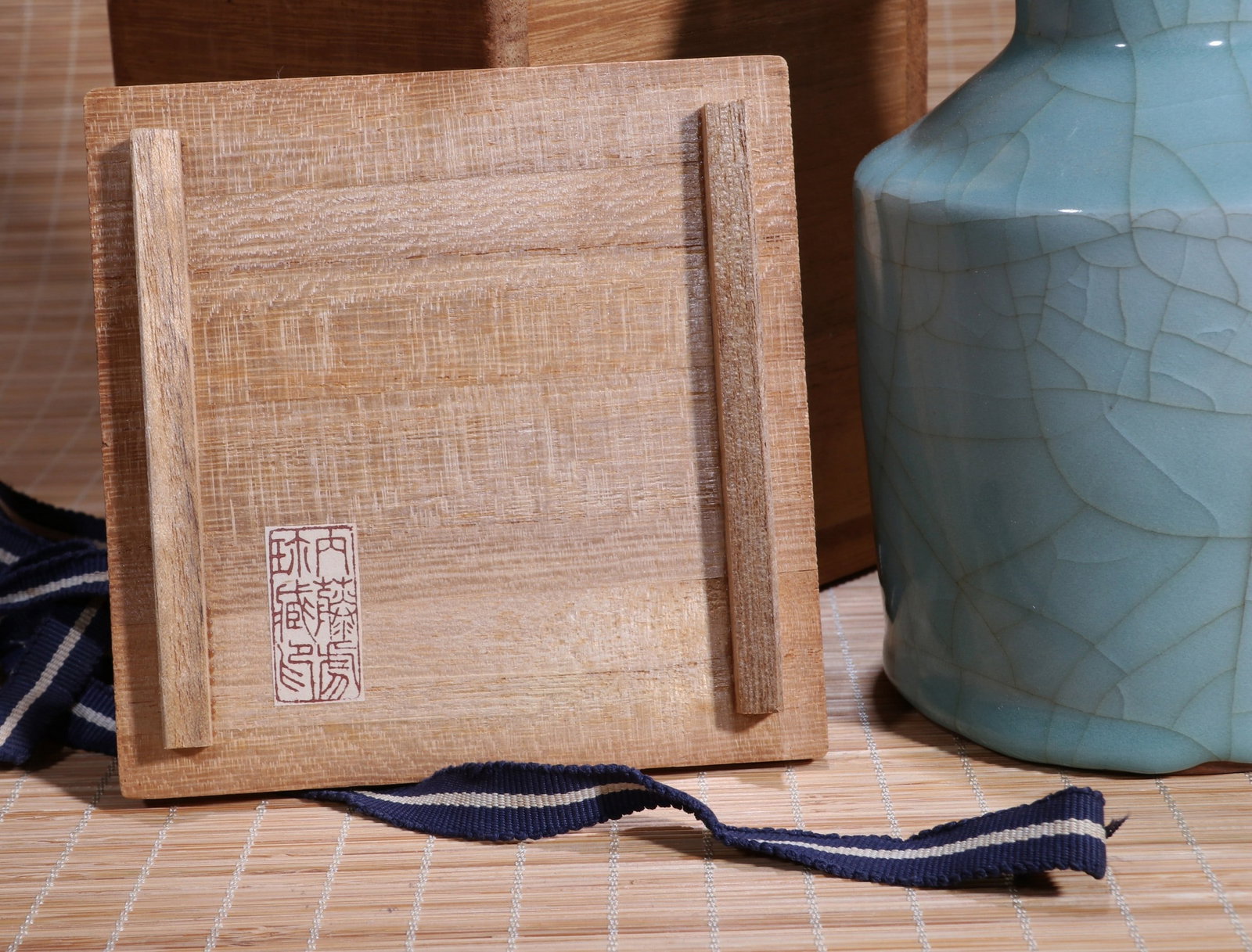 A LONGQUAN VASE - 4