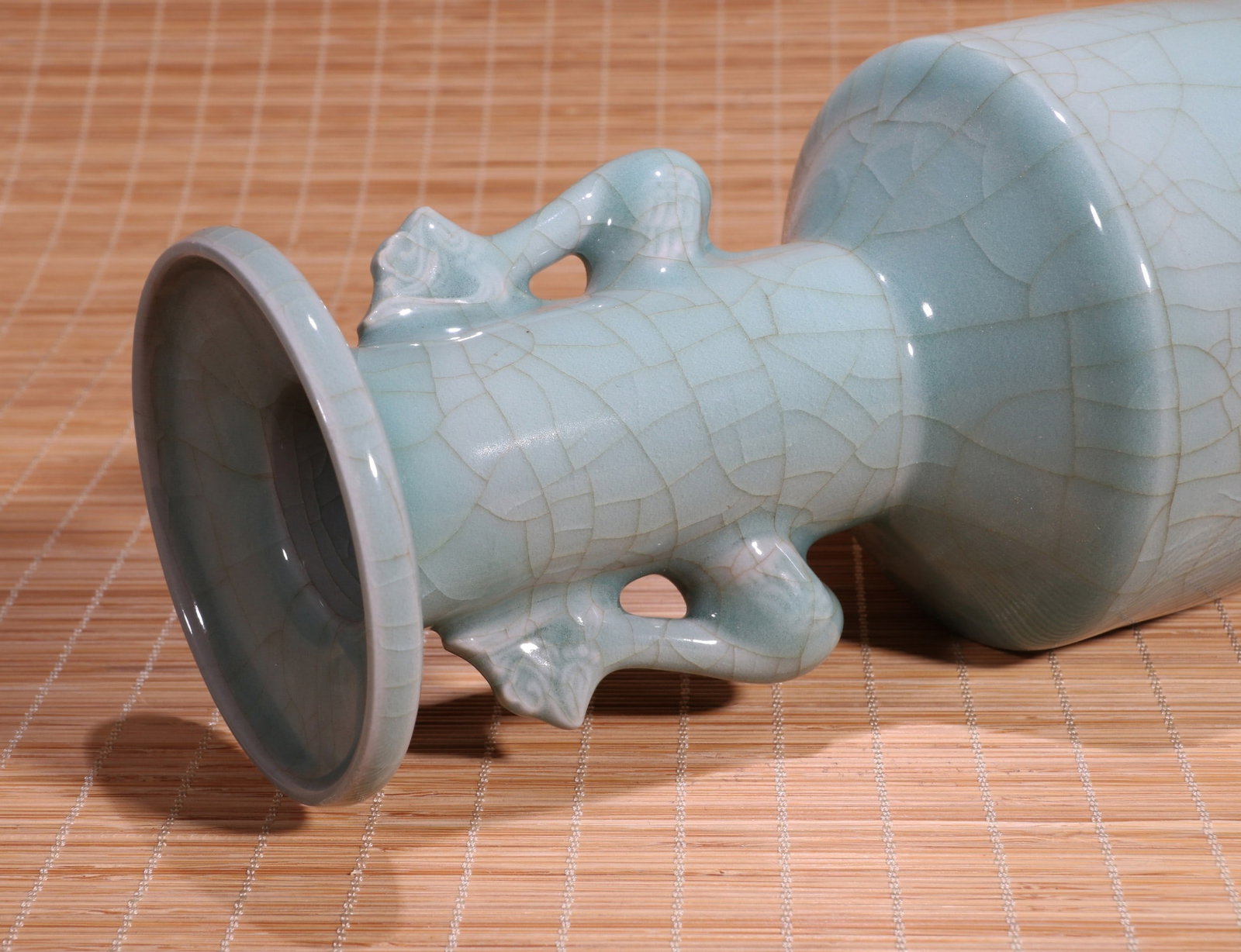 A LONGQUAN VASE - 7