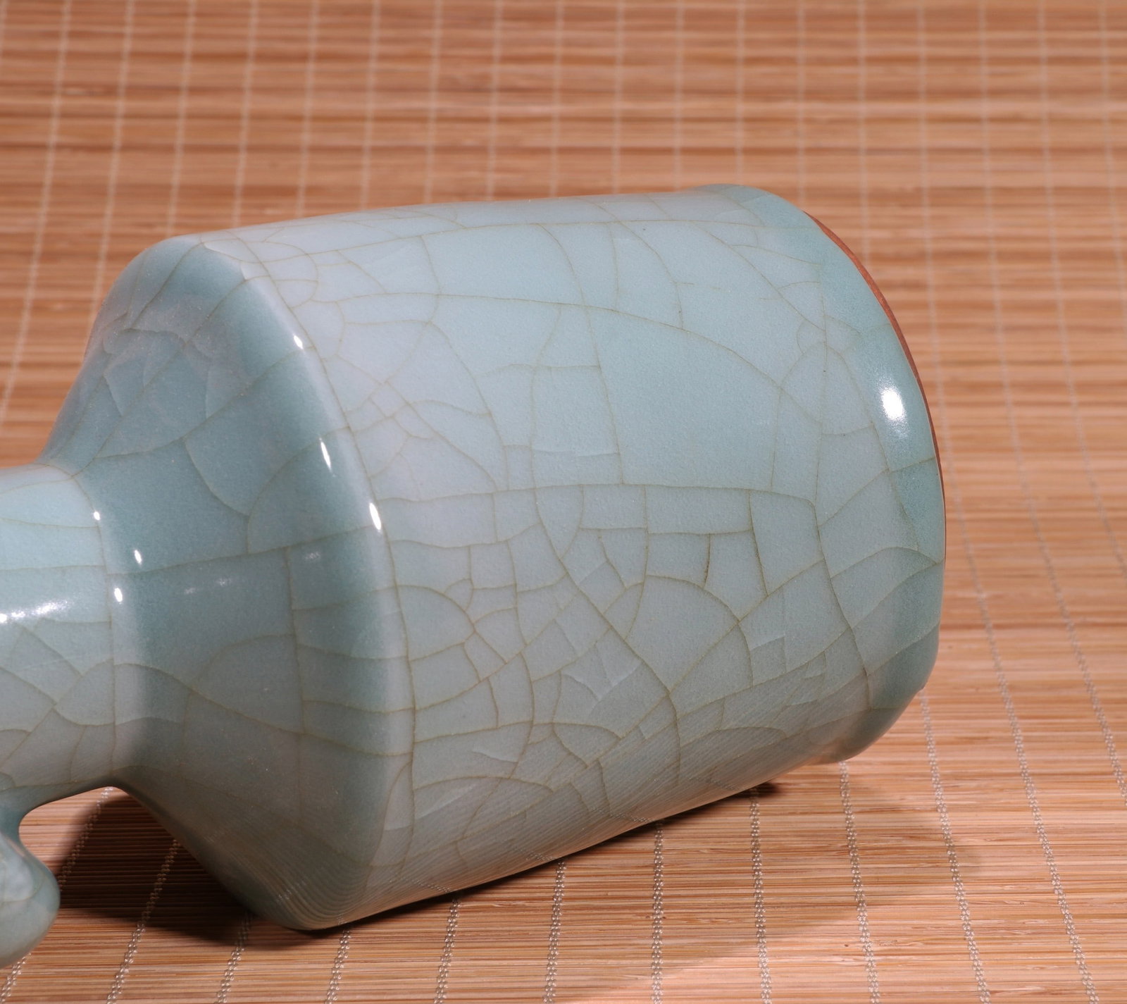 A LONGQUAN VASE - 8