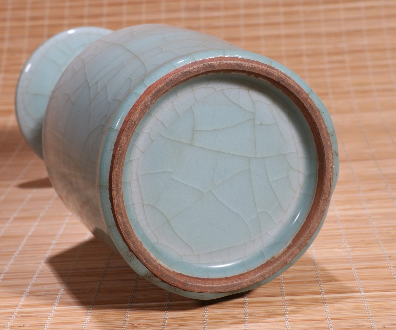 A LONGQUAN VASE - 9