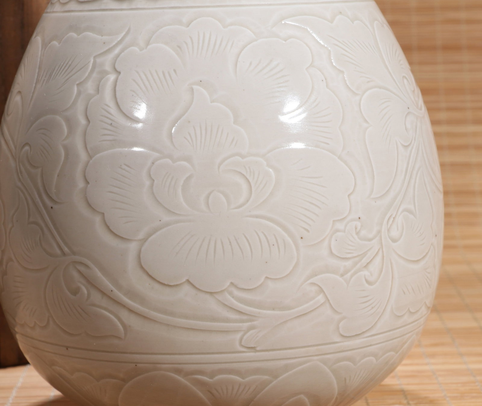 A DING FLORAL VASE - 3