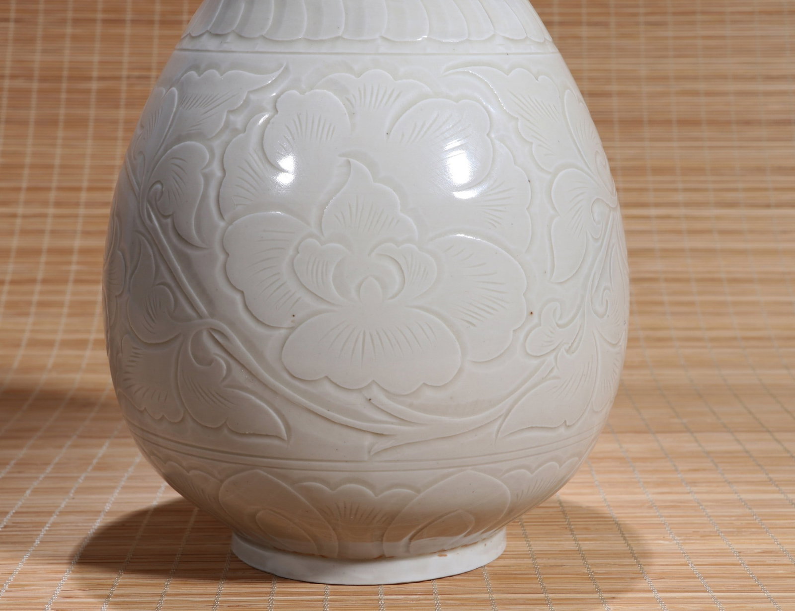 A DING FLORAL VASE - 5