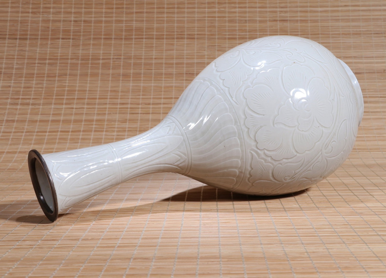 A DING FLORAL VASE - 7