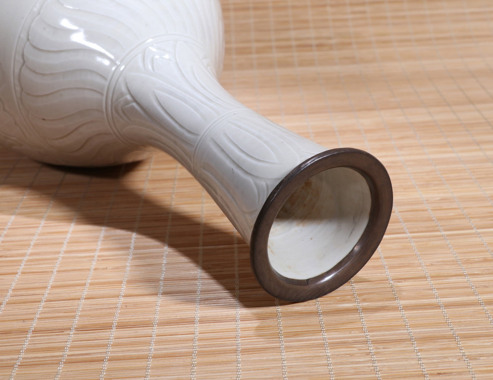 A DING FLORAL VASE - 8