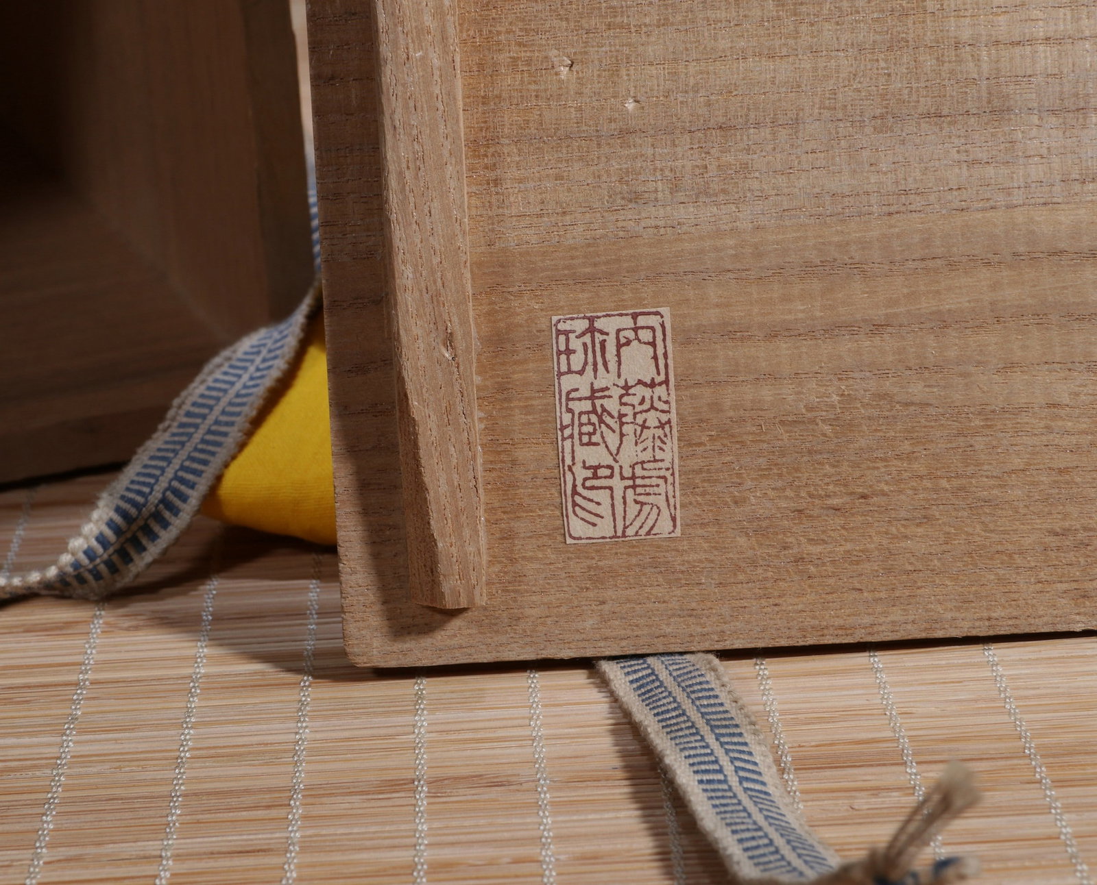 A LONGQUAN VASE - 4