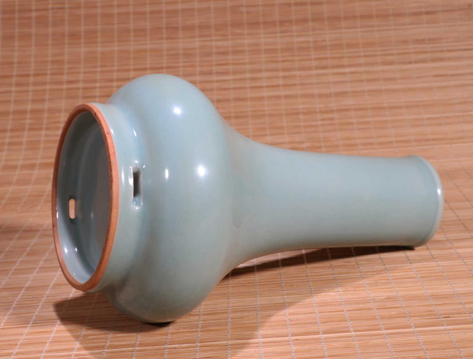 A LONGQUAN VASE - 9