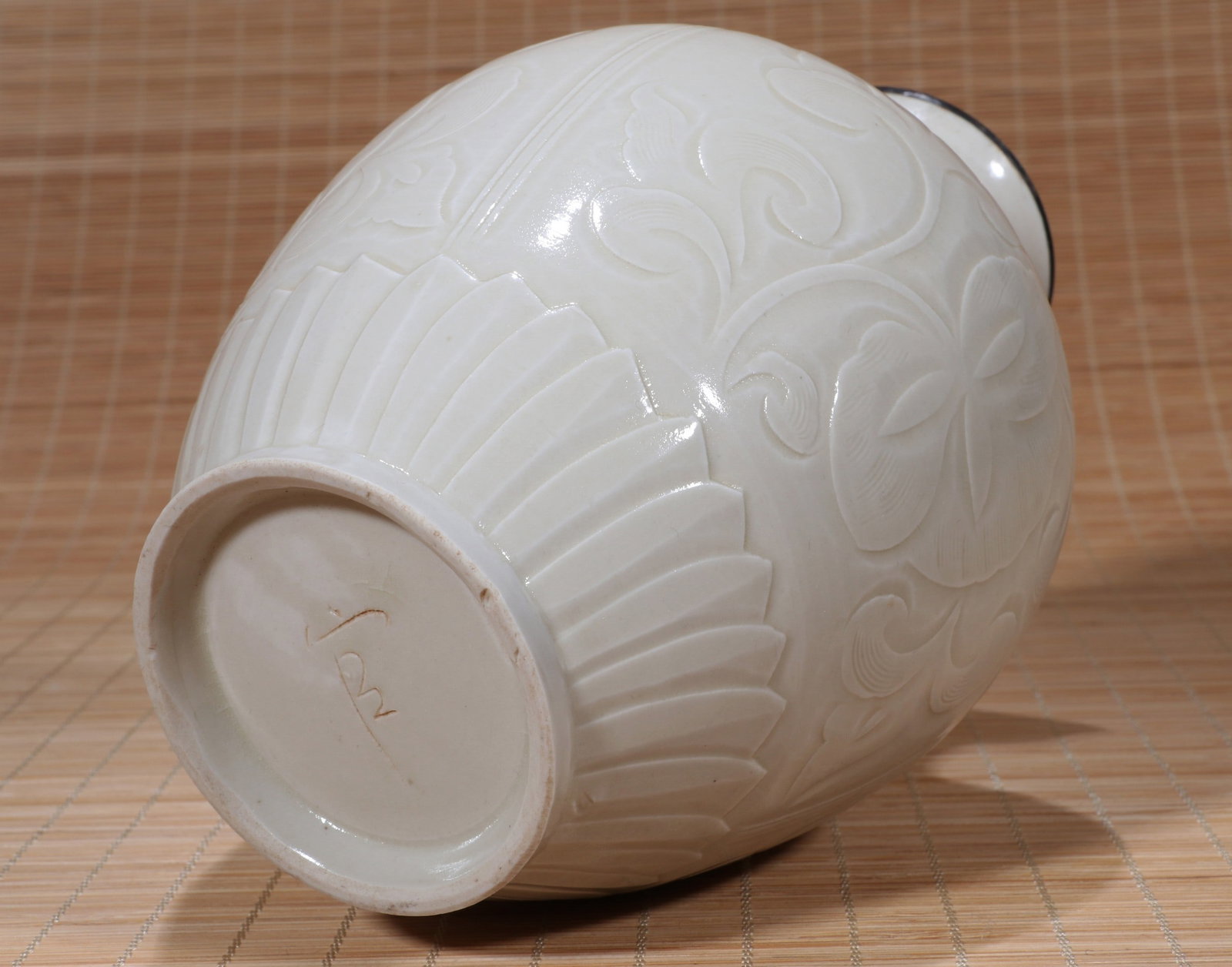 A DING FLORAL VASE - 10