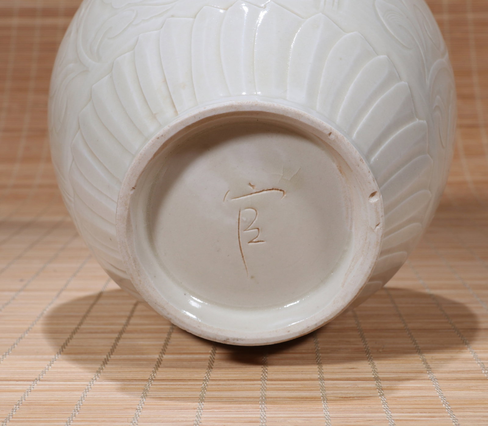 A DING FLORAL VASE - 11