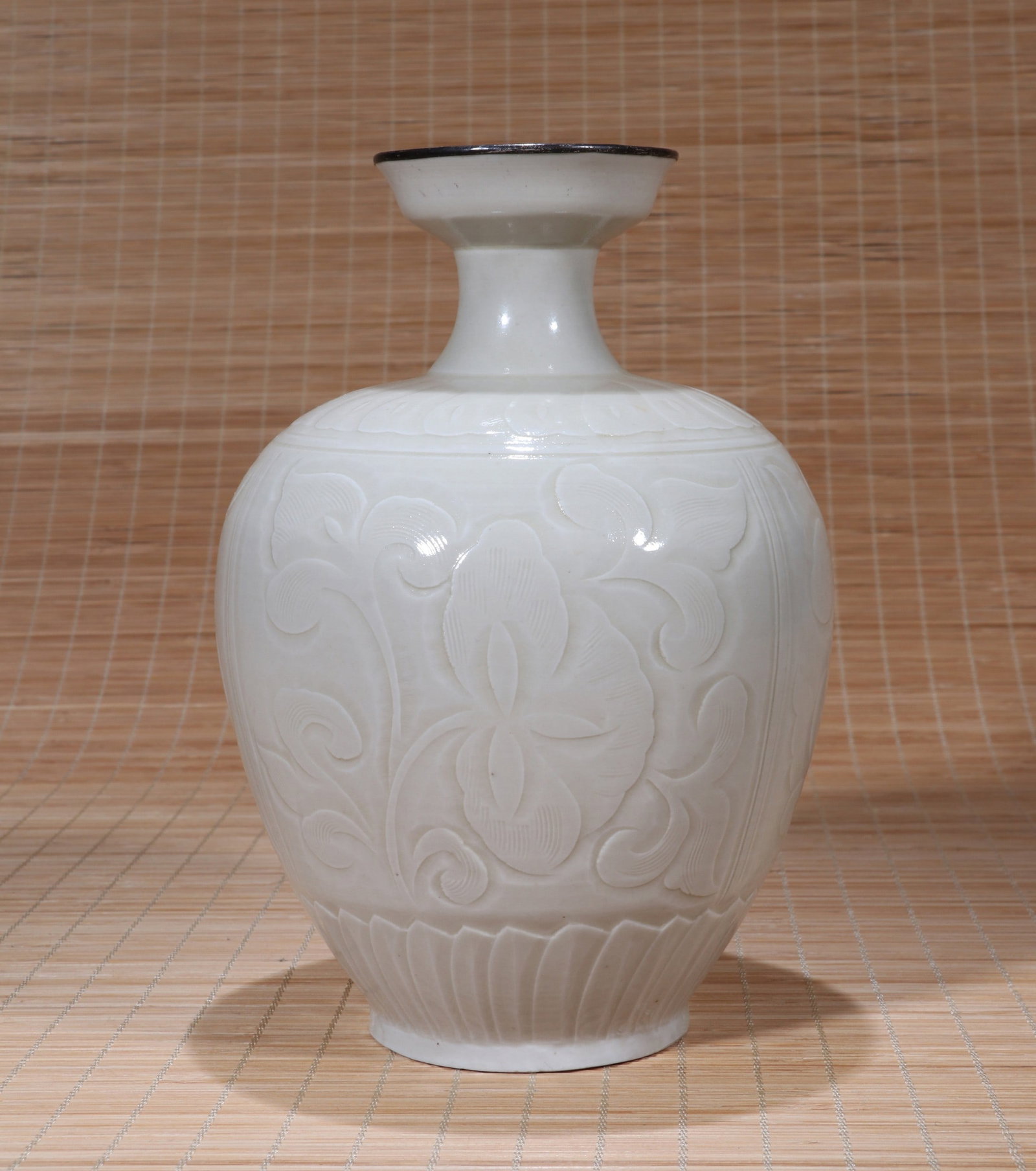 A DING FLORAL VASE - 6