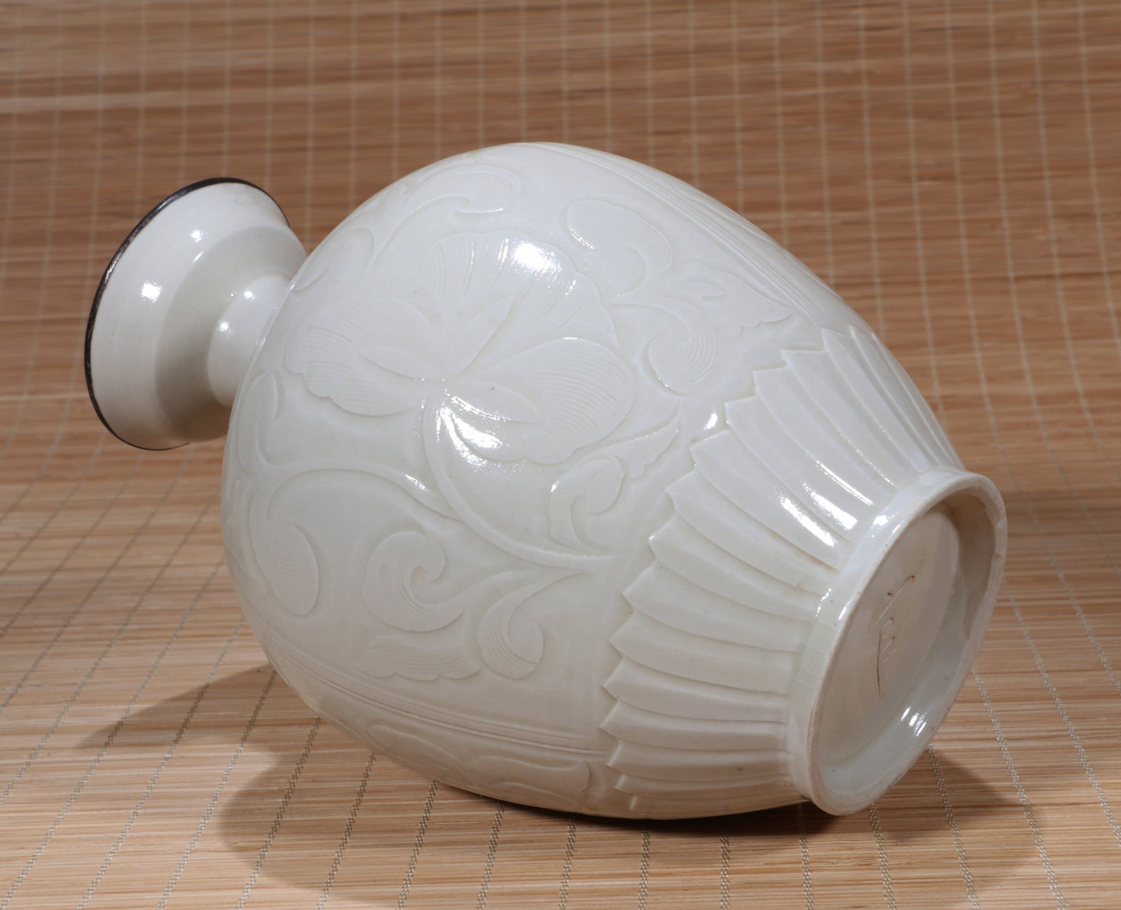 A DING FLORAL VASE - 9