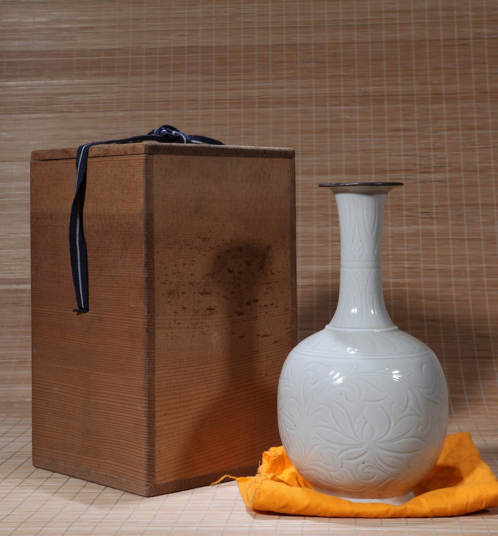 A DING FLORAL VASE - 2