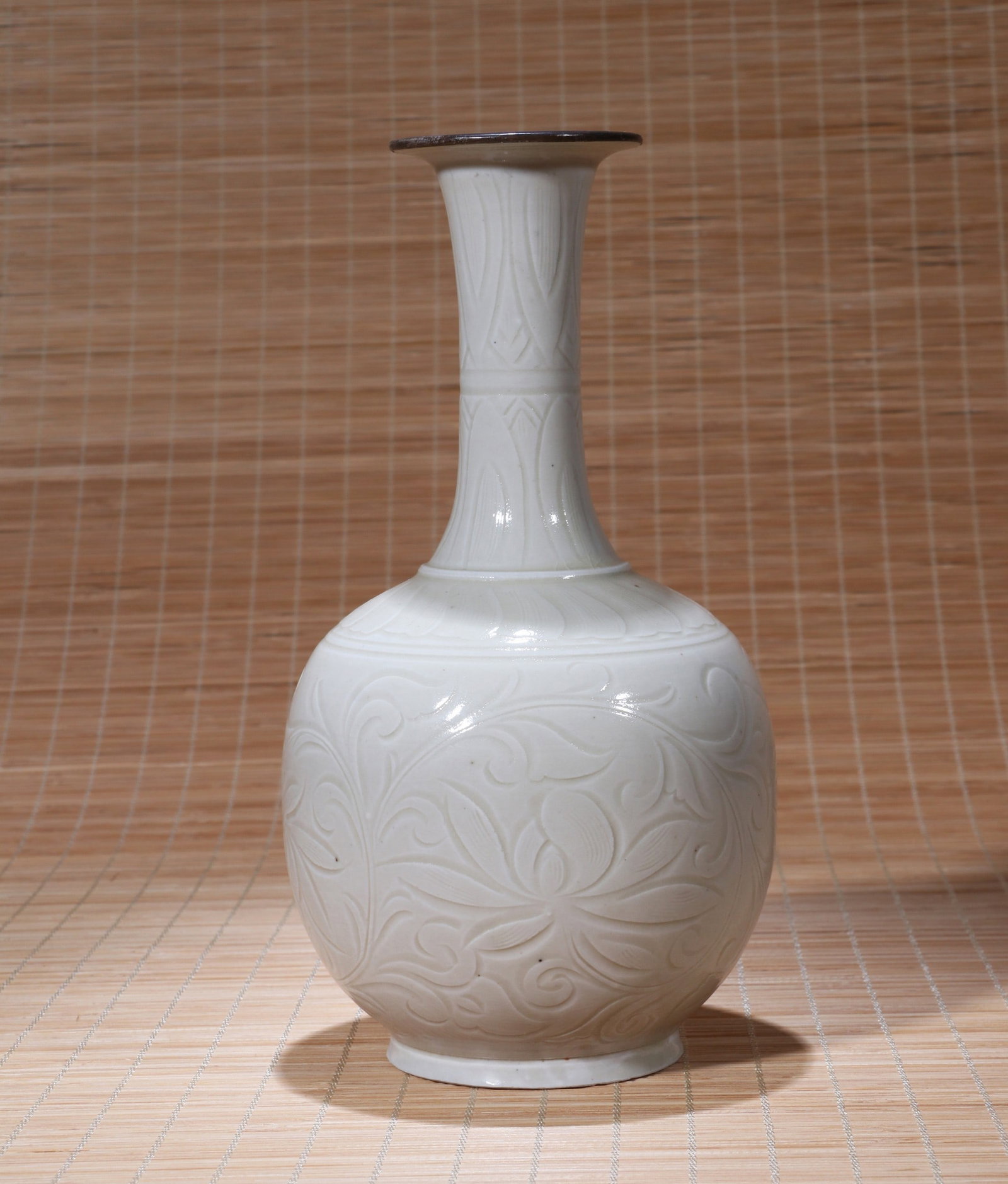 A DING FLORAL VASE - 5