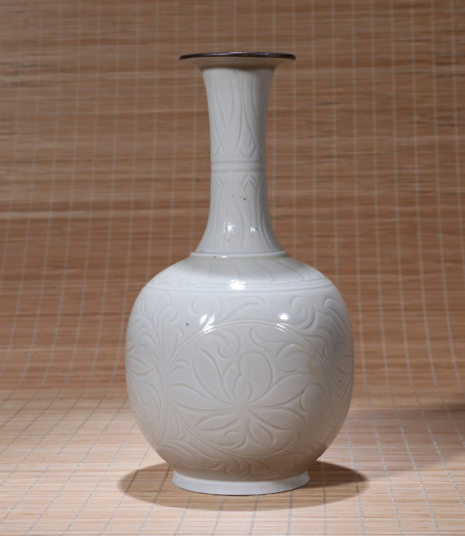 A DING FLORAL VASE - 6