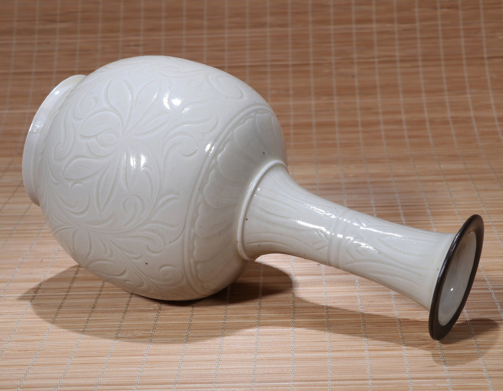 A DING FLORAL VASE - 7