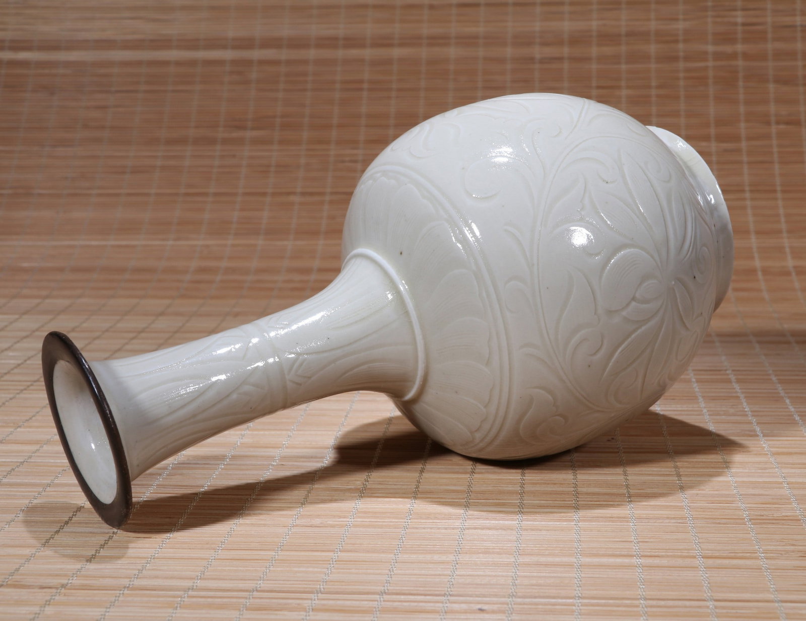 A DING FLORAL VASE - 8