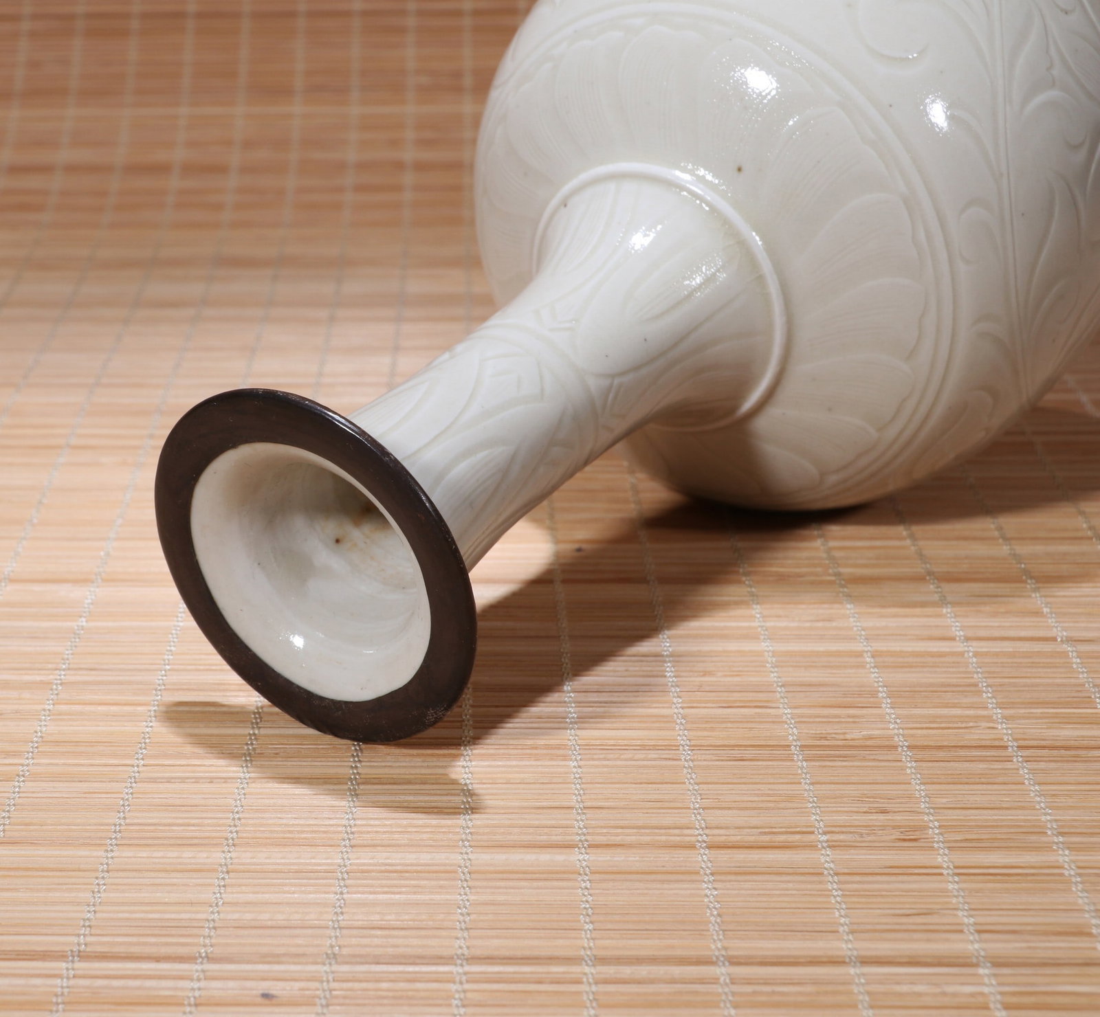 A DING FLORAL VASE - 9