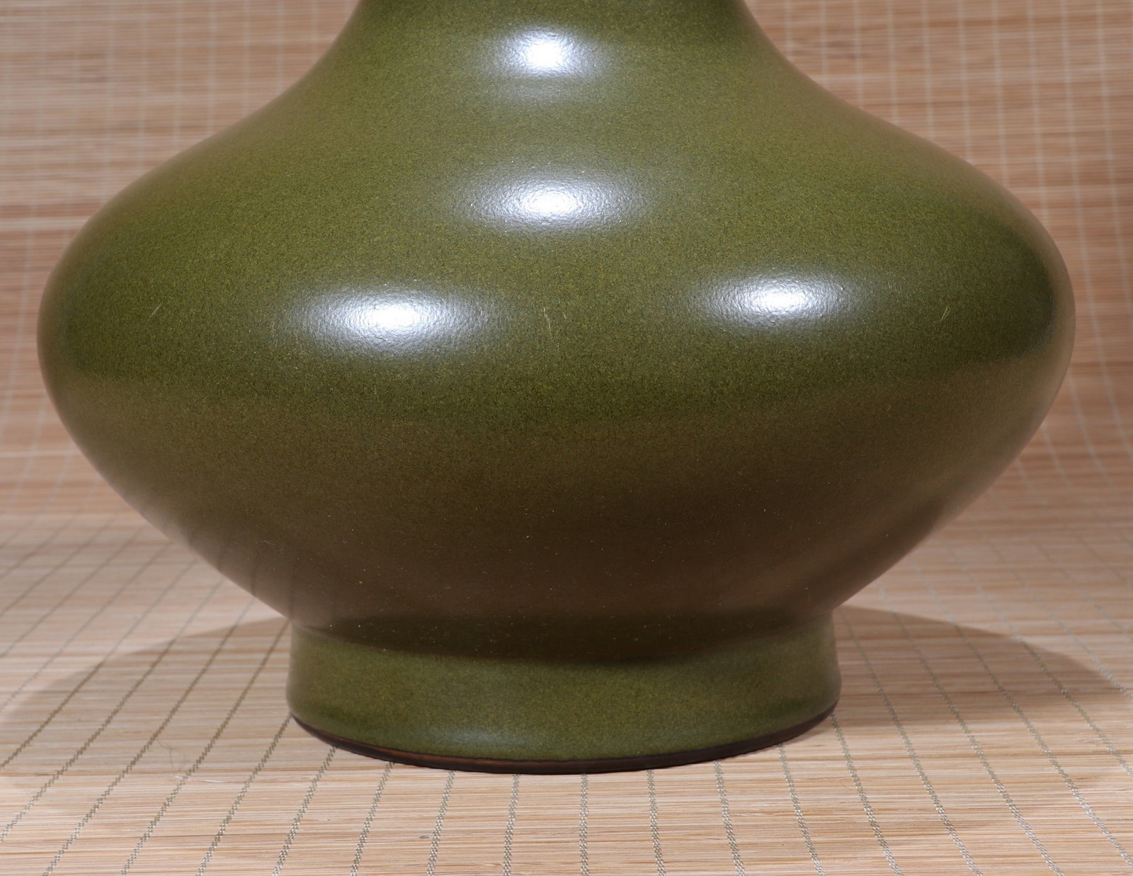 A TEA DUST GLAZED VASE - 3