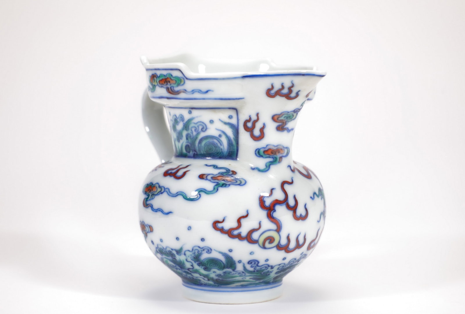 A DOUCAI DRAGON VASE - 3