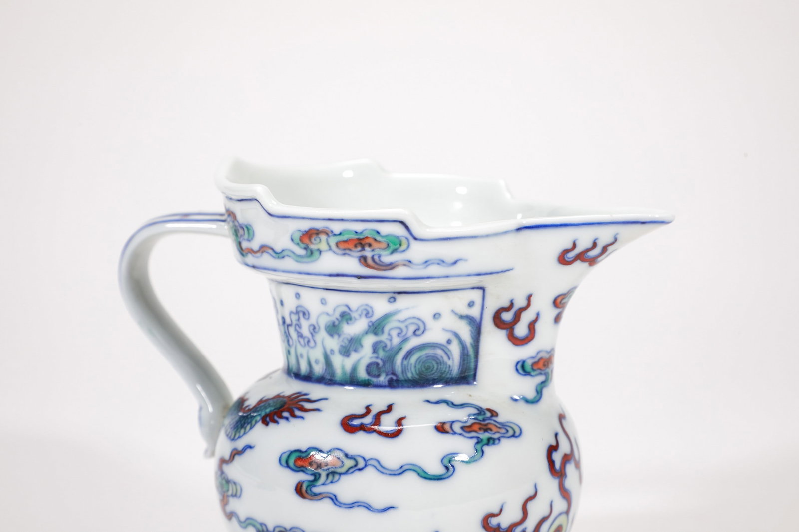 A DOUCAI DRAGON VASE - 5