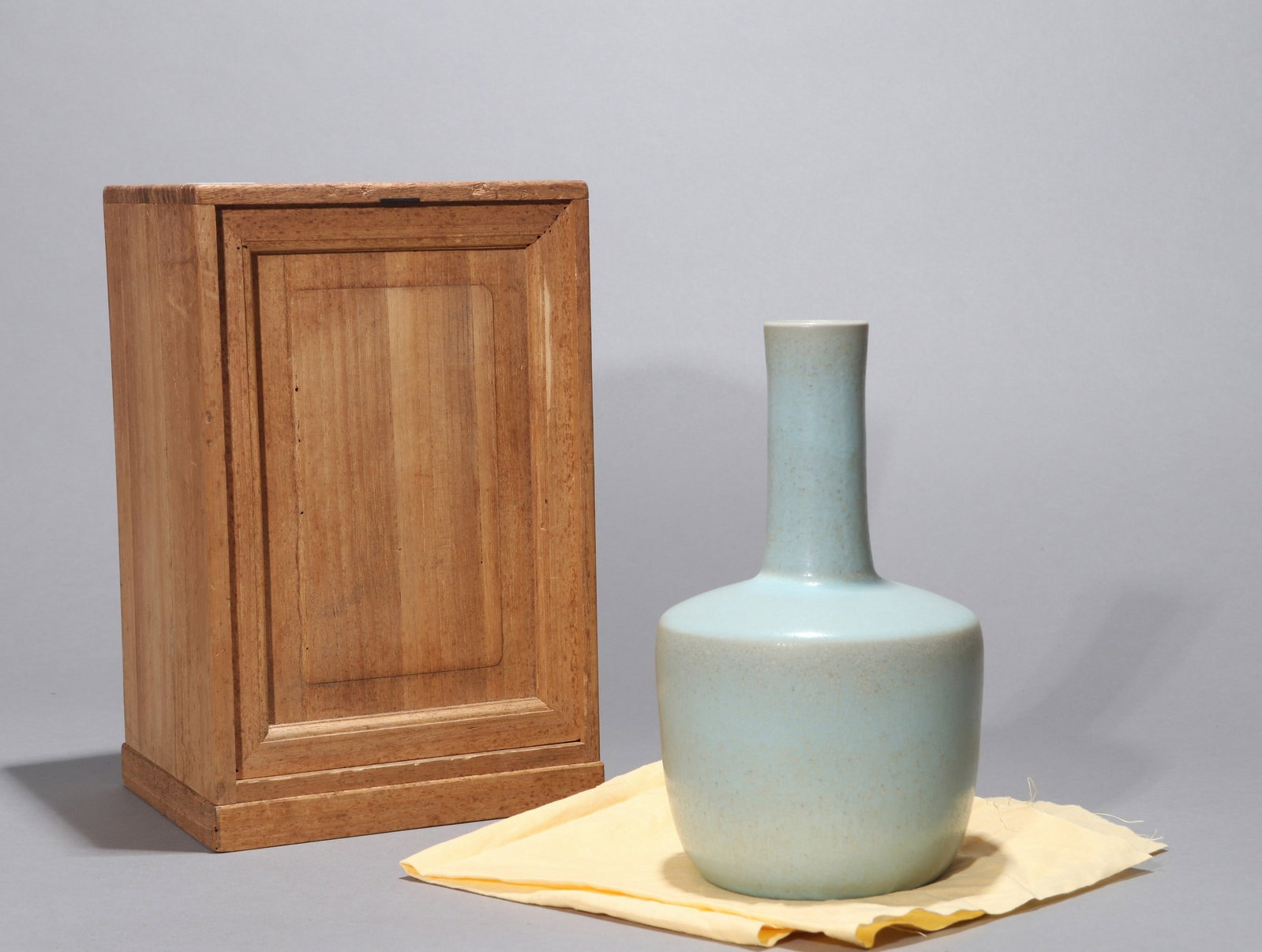A RU VASE - 2