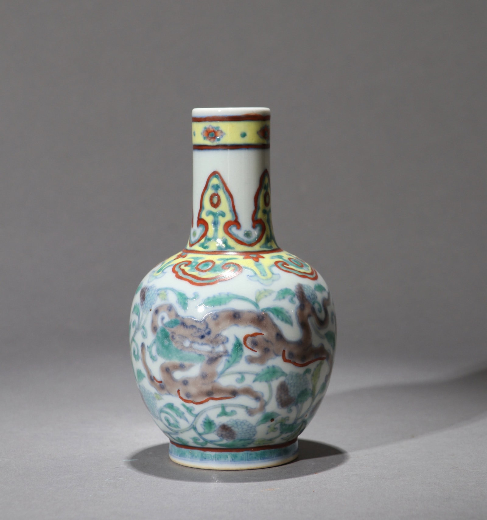 A SMALL DOUCAI DRAGON VASE - 3