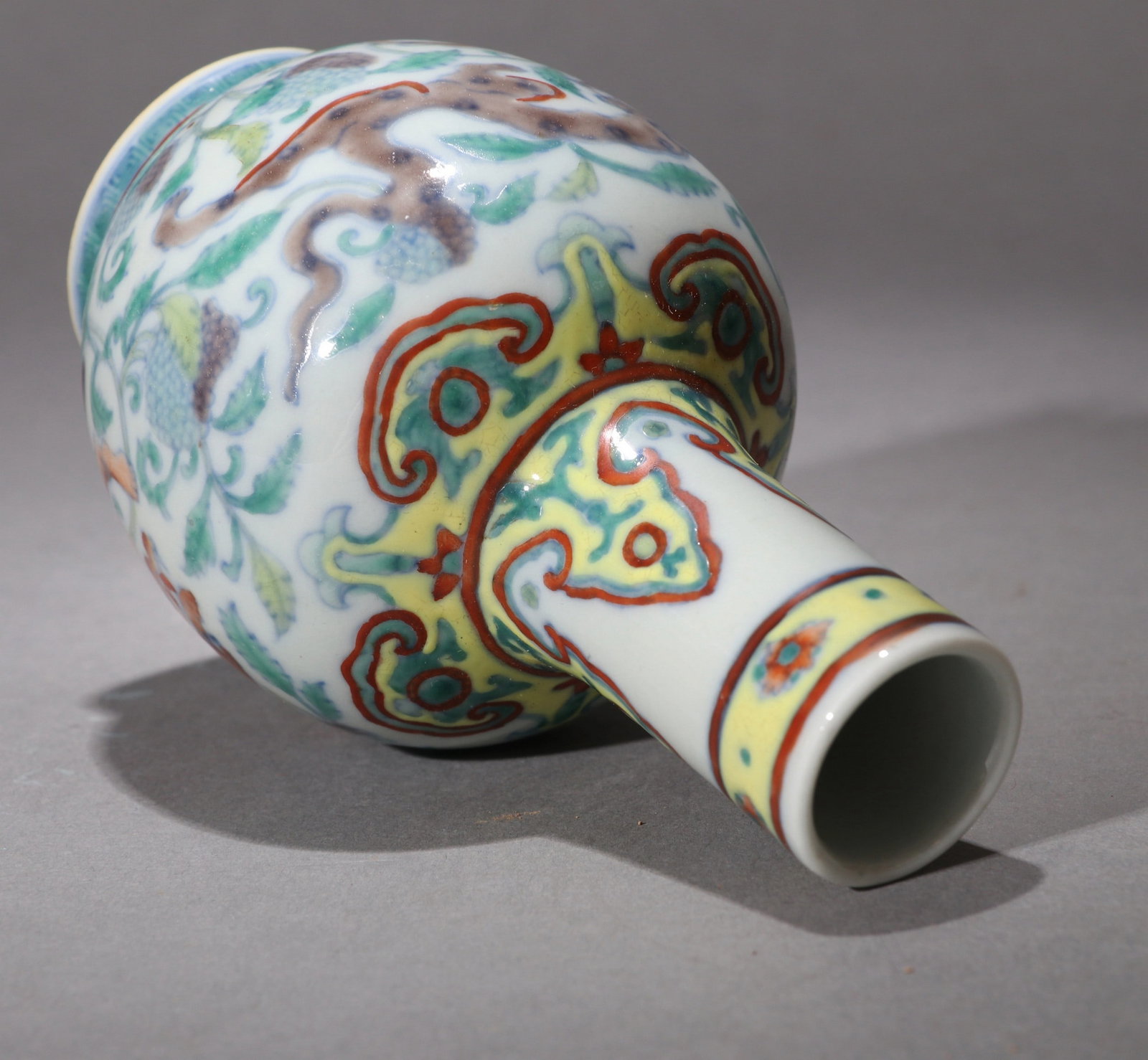 A SMALL DOUCAI DRAGON VASE - 8