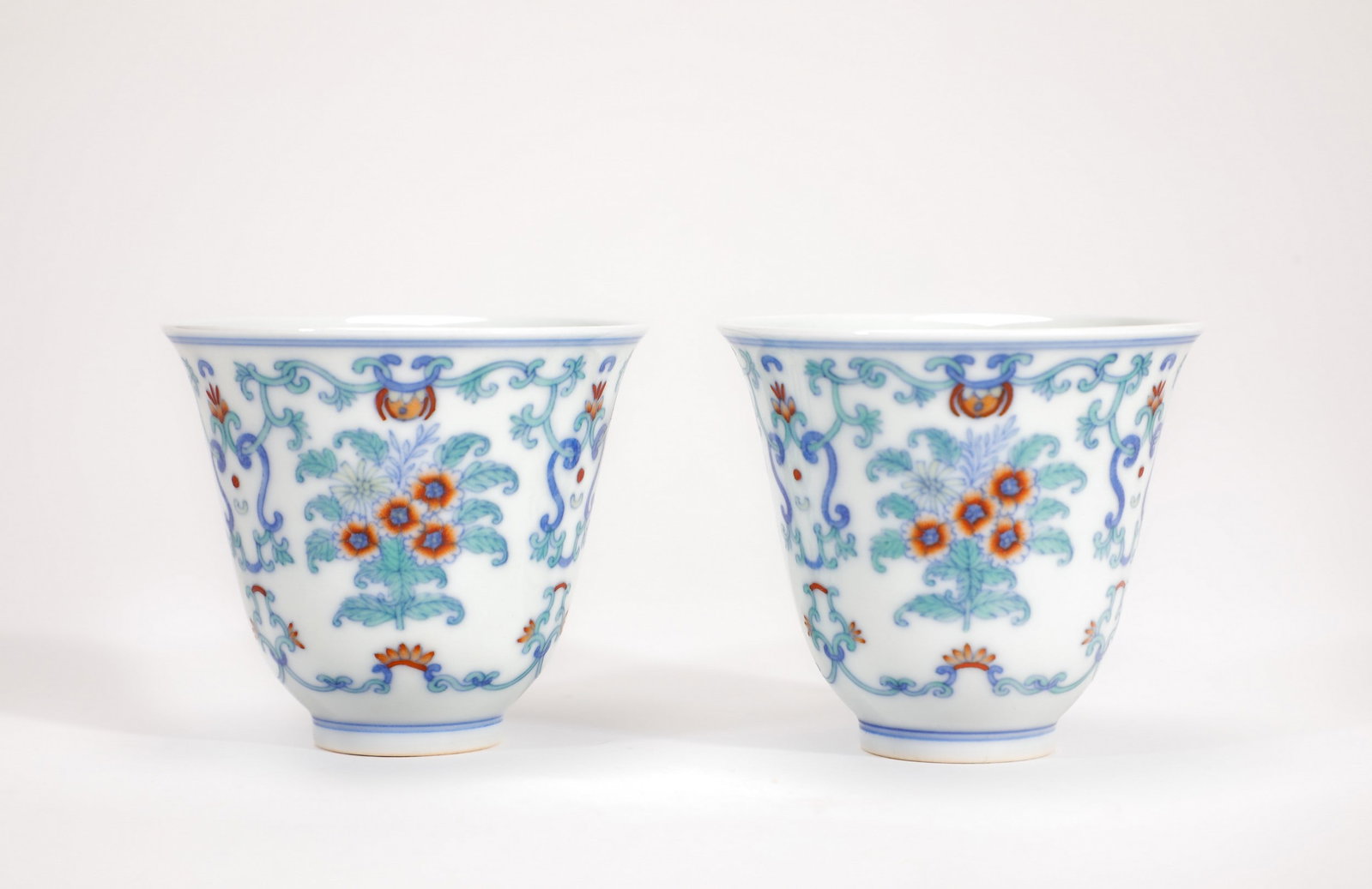 A PAIR OF DOUCAI FLORAL CUPS: 清雍正斗彩缠枝花卉纹杯一对 A pair of doucai floral cups Diam.7.6cm Ht.6.5cm