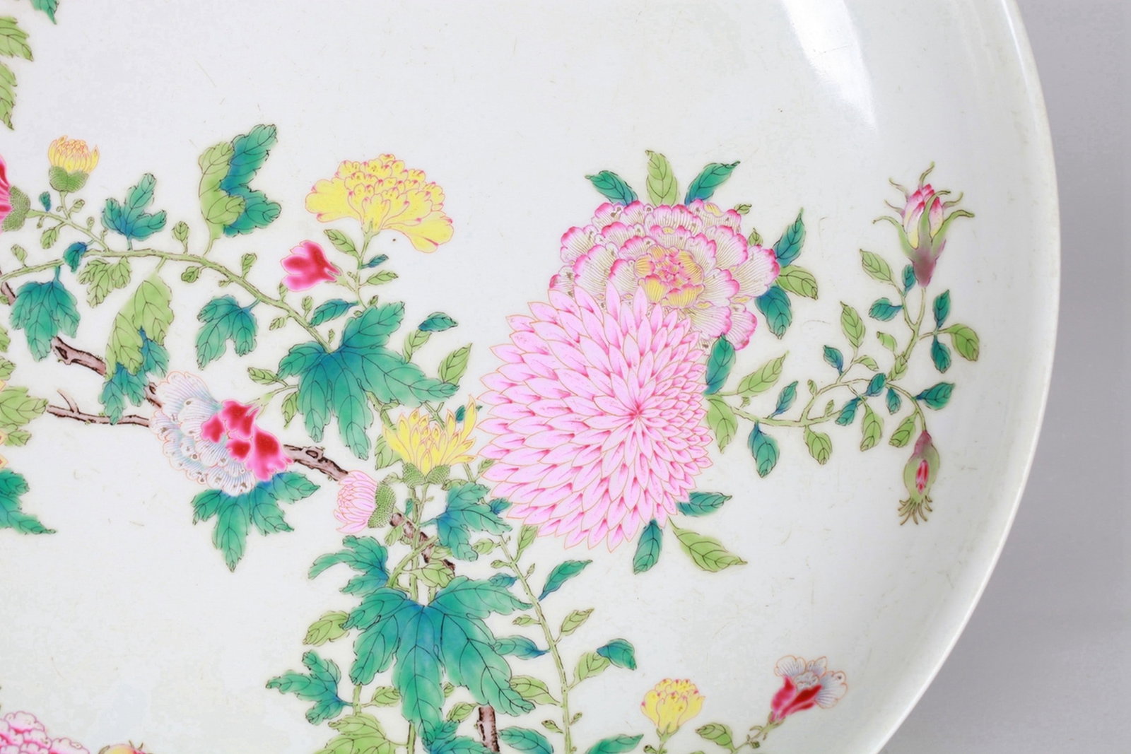 FLOWER PATTERNED PORCELAIN PLATE - 4