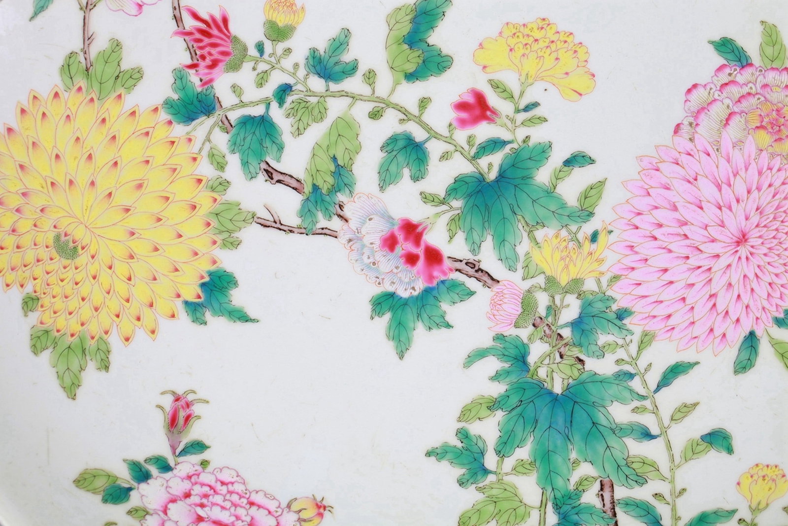 FLOWER PATTERNED PORCELAIN PLATE - 6