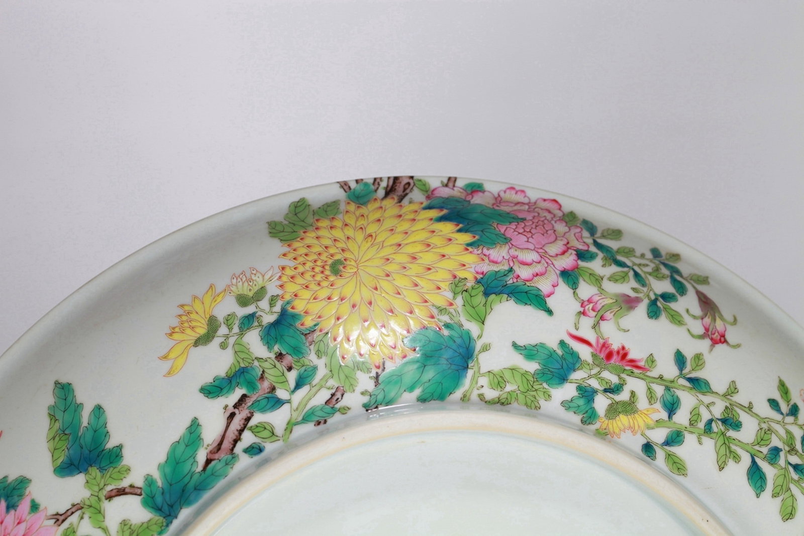 FLOWER PATTERNED PORCELAIN PLATE - 8
