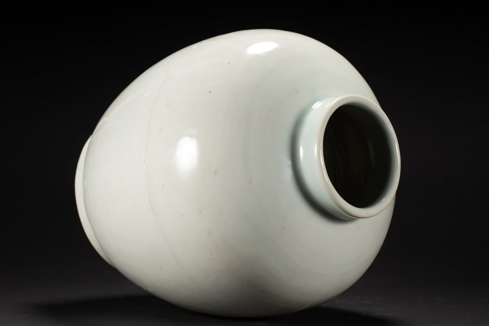 A WHITE GLAZED JAR - 3