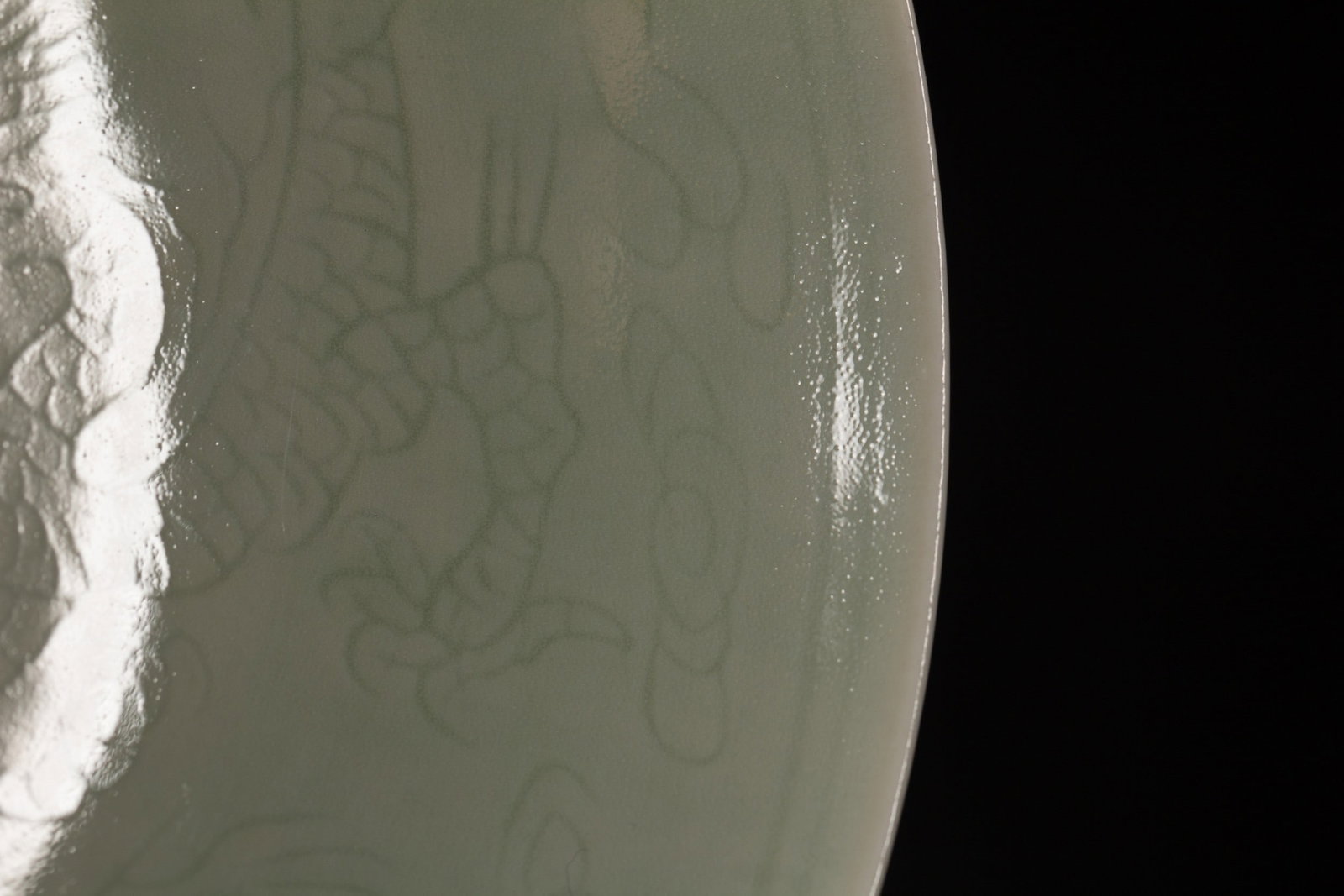 A CELADON-GLAZED DRAGON DISH - 4