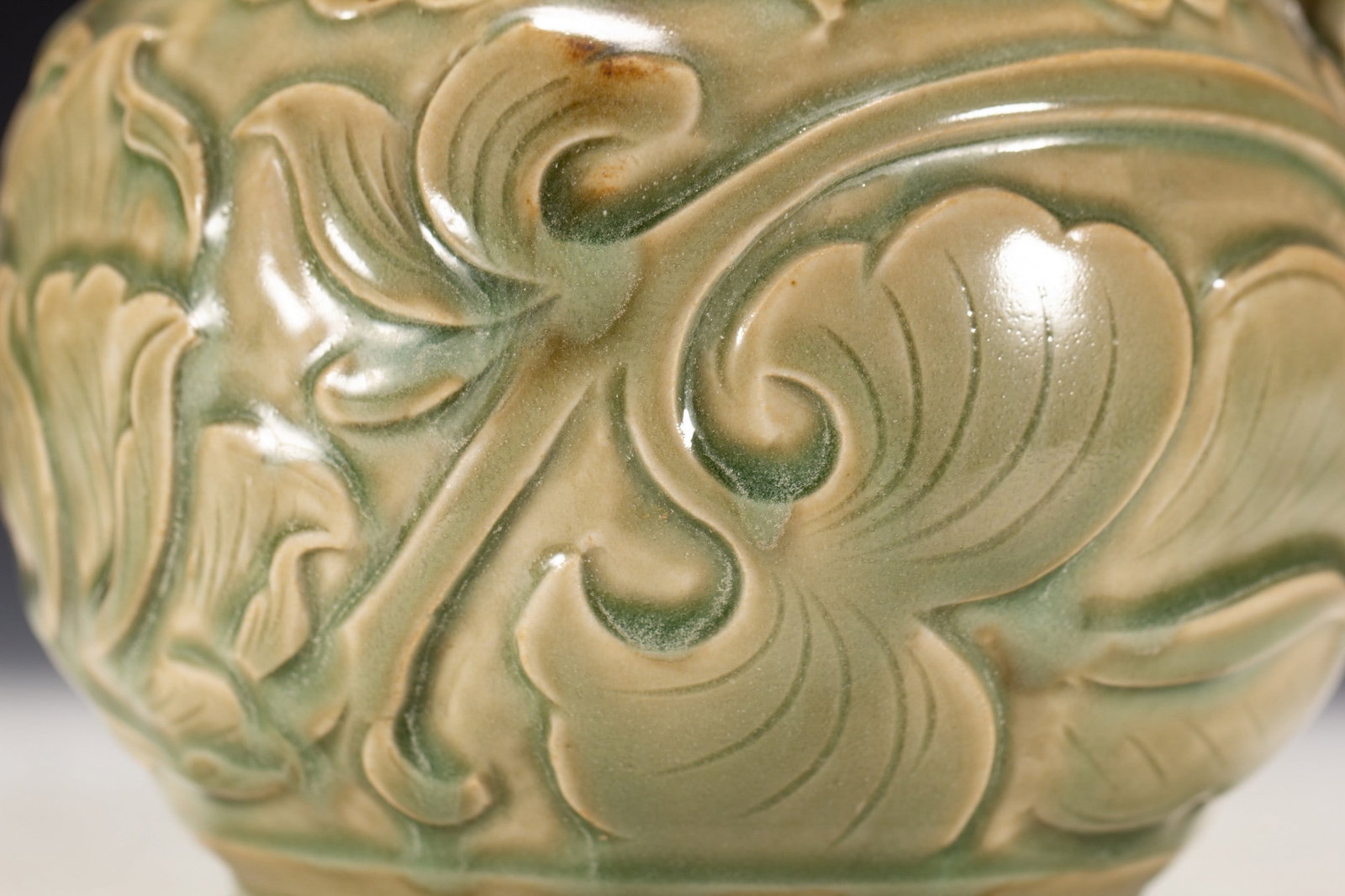 A LONGQUAN POT - 3